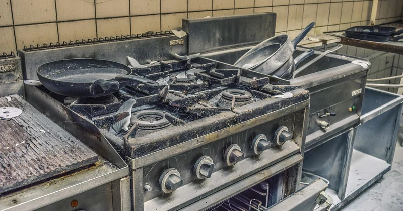 La logistique pratique : cuisine, casiers, lessive
